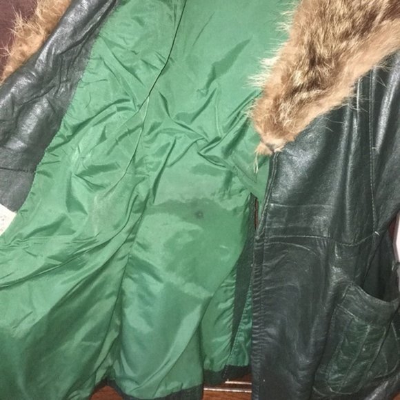 Vintage Leather Jacket with Fur Collar - Picture 15 of 16